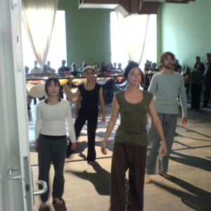 Tanzgruppe bei der documenta im Fridericianum