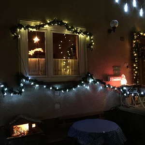 Weihnachtsbeleuchtung am Haus