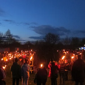 Osterfeuer mit Fackelträger in Niederzwehren-Kassel