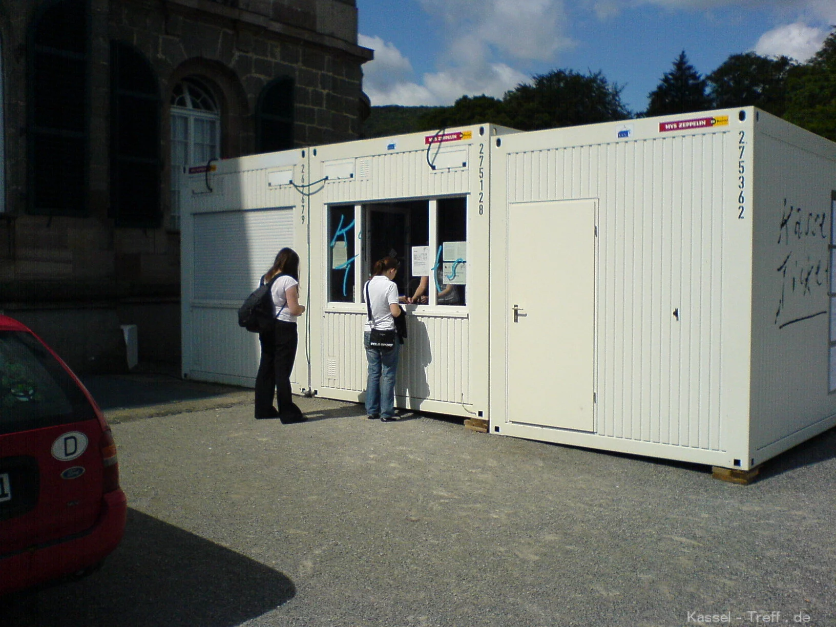 Kartenverkauf zur documenta 12 am Container