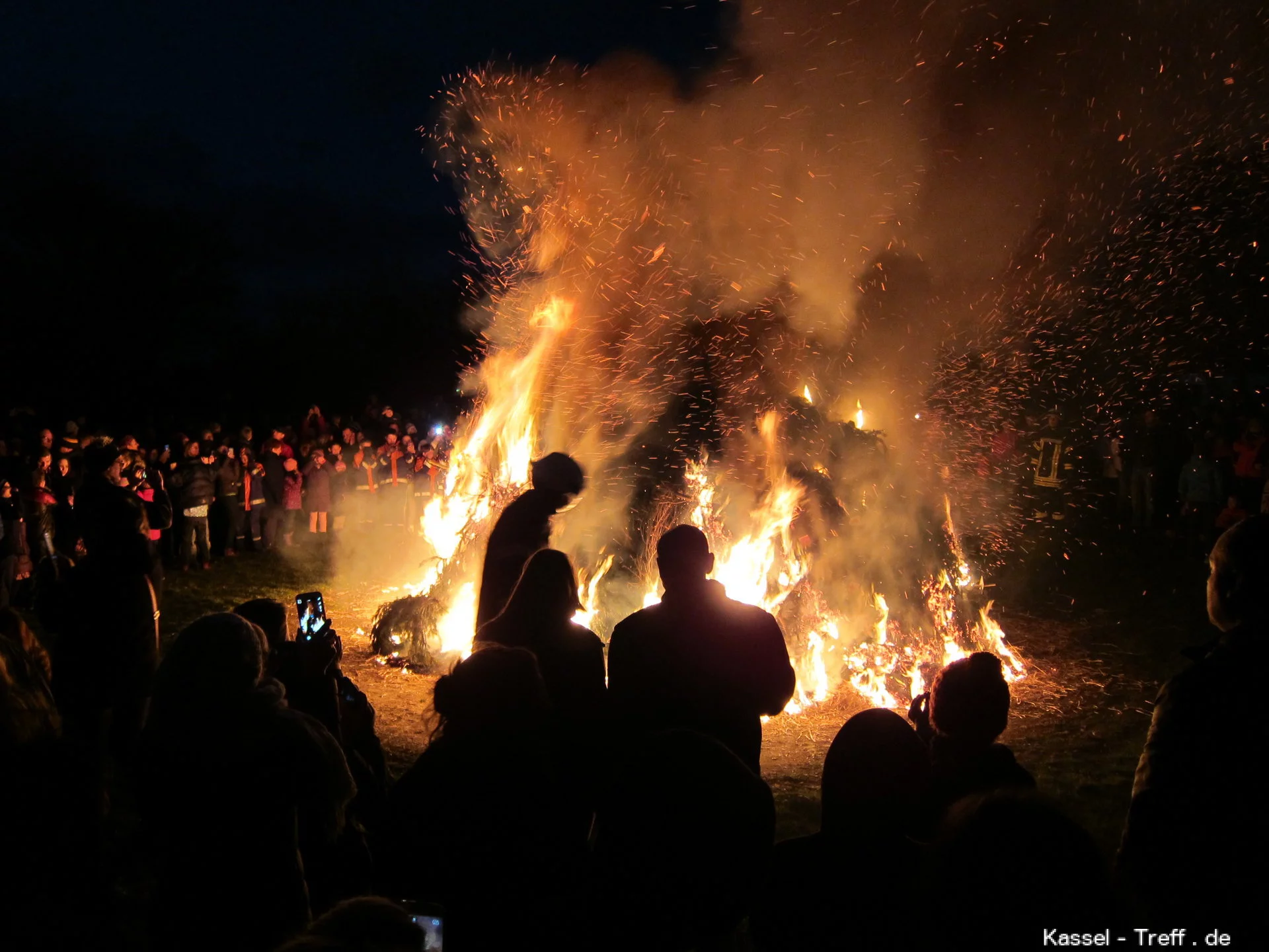 Osterfeuer in Niederzwehren-Kassel