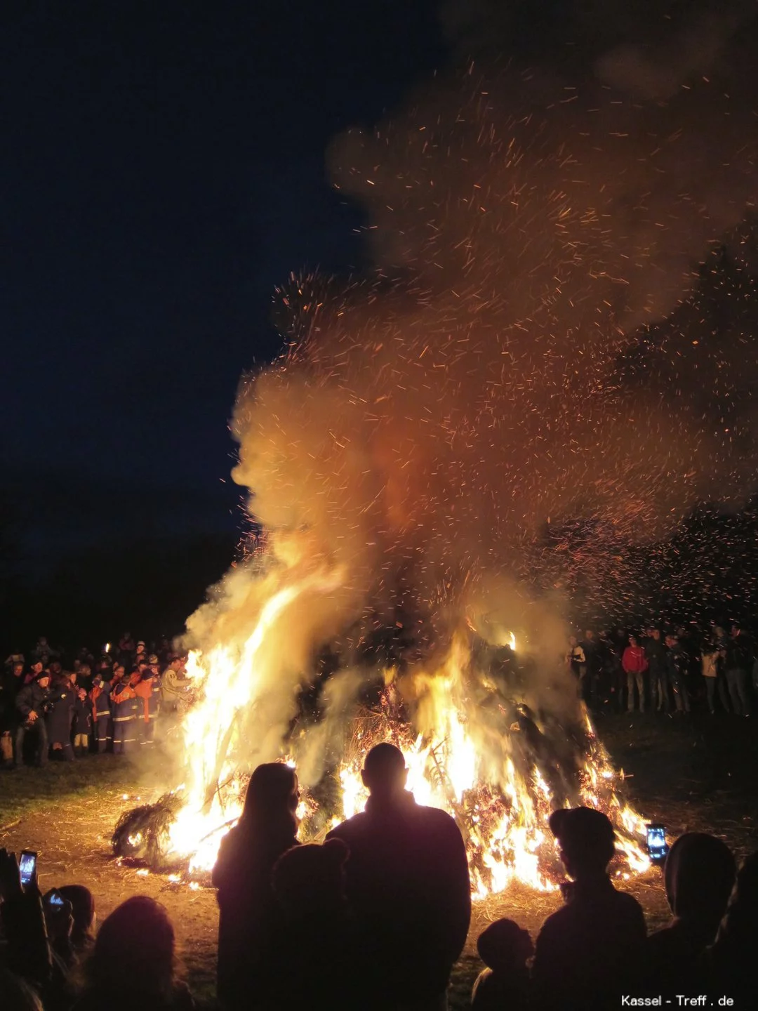 Osterfeuer in Niederzwehren-Kassel